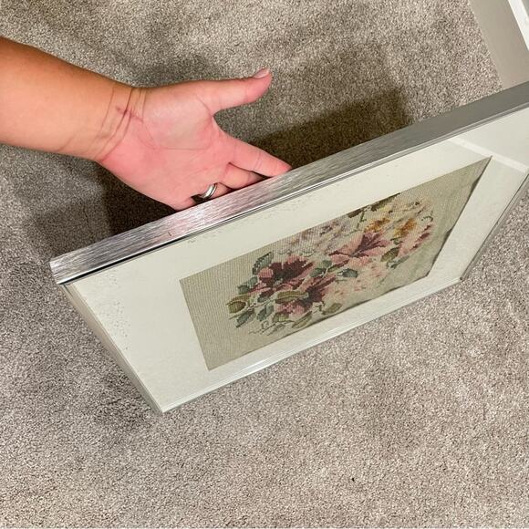 Vintage | Floral Sunflowers Framed Needlepoint Crewel Embroidered Handmade Art - Picture 4 of 6